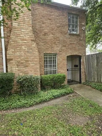 Image 3 - 8736 Wilcrest Drive, Houston, TX 77099, USA - Condo for rent