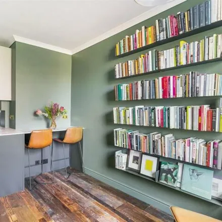 Image 4 - 95 Brondesbury Road, London, NW6 6BX, United Kingdom - Apartment for sale