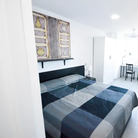 Rent this 4 bed room on Carrer de Luis Bolinches Compañ in 46023 Valencia, Spain