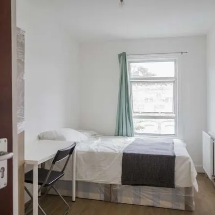 Image 4 - Jewson, Birkbeck Road, London, W3 6LJ, United Kingdom - Apartment for rent