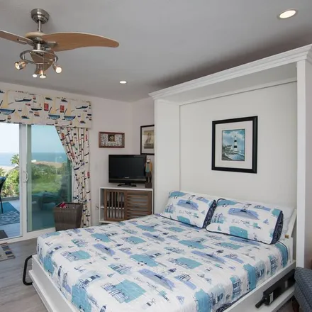 Rent this 3 bed condo on Laguna Beach