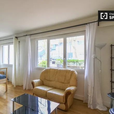 Rent this studio apartment on 126 Avenue de Verdun in 92130 Issy-les-Moulineaux, France