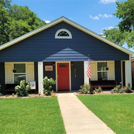 Rent this 3 bed house on 601 West Munson Street in Denison, TX 75020