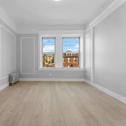Image 4 - 836 East 229th Street, New York, NY 10466, USA - Duplex for sale