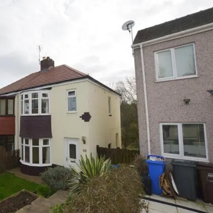 Rent this 3 bed duplex on Hollinsend Avenue in Sheffield, S12 2EL