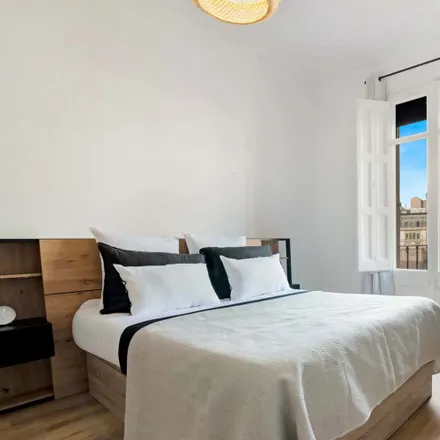 Rent this 6 bed room on Ronda de Sant Pere in 13, 08010 Barcelona
