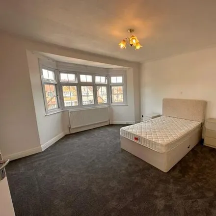 Image 7 - Princes Park Avenue, London, NW11 0JP, United Kingdom - Duplex for rent