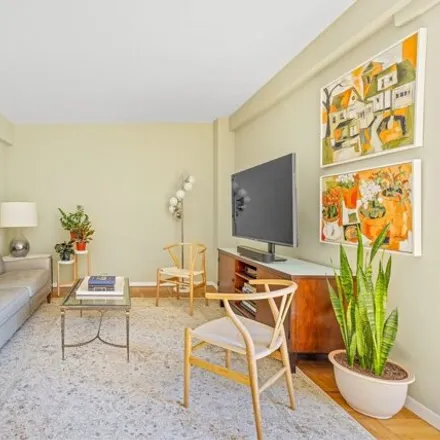 Image 2 - 311 West 74th Street, New York, NY 10023, USA - Apartment for sale
