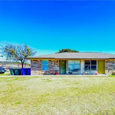 Buy this studio house on 728 North 4th Street in Copperas Cove, Coryell County