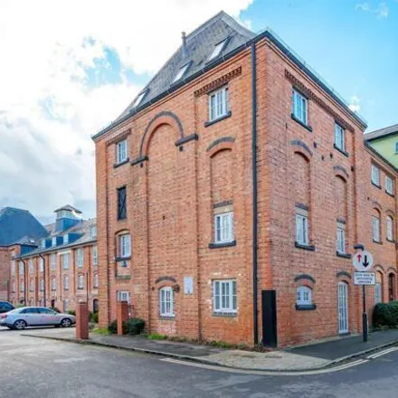 Rent this 3 bed room on Saint Helen's Mill in St Helen's Wharf, Abingdon