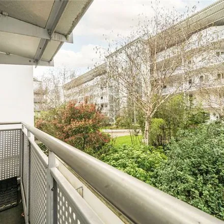 Rent this 3 bed apartment on Baynards in 1 Chepstow Place, London