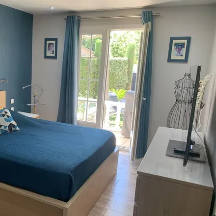 Rent this 3 bed house on 84320 Entraigues-sur-la-Sorgue