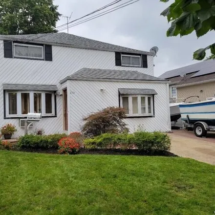 Buy this 5 bed house on 619 Dartmouth Street in Village of Westbury, NY 11590