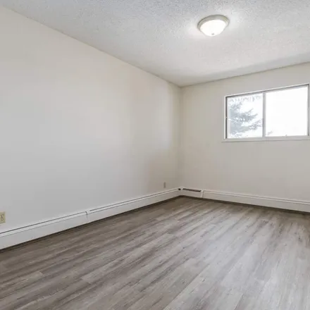 Image 7 - Russel Drive, Yorkton, SK S3N 3G7, Canada - Apartment for rent