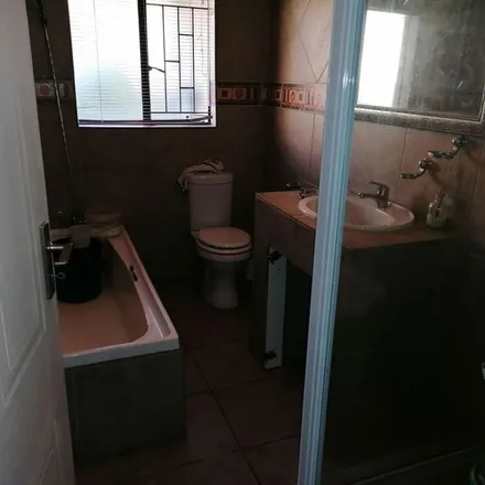 Image 2 - Dubloon Avenue, Wilgeheuwel, Roodepoort, 1734, South Africa - Apartment for rent