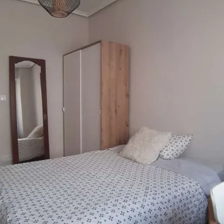 Rent this 3 bed apartment on Avenida Zuberoa / Zuberoa etorbidea in 10, 48012 Bilbao