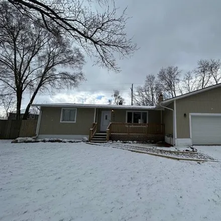 Rent this 3 bed house on 4584 White Lake Road in White Lake Charter Township, MI 48383