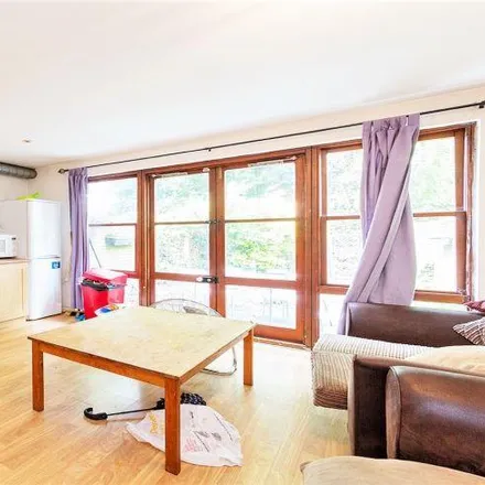 Rent this 4 bed house on Neuhawce in 18 Brondesbury Park, Brondesbury Park