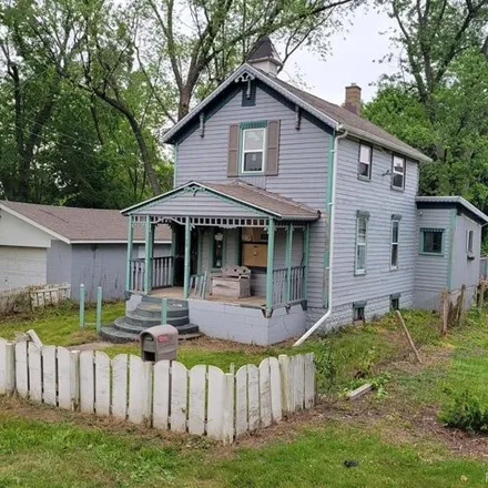 Buy this 3 bed house on 3058 Carleton Avenue in Lakewood, Kalamazoo Charter Township