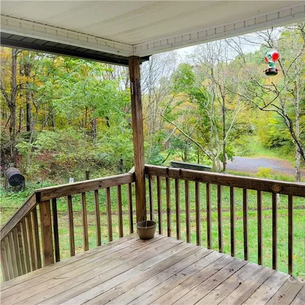 Image 2 - 1060 Greer Hollow Road, Ashe County, NC 28643, USA - House for sale