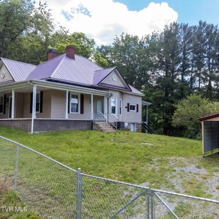 Image 6 - 304 Chestnut St, Appalachia, Virginia, 24216 - House for sale