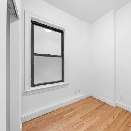 Image 7 - 24 Saint Marks Place, New York, NY 10003, USA - House for rent