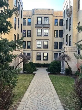 Buy this 1 bed condo on 3600-3608 North Pine Grove Avenue in Chicago, IL 60613