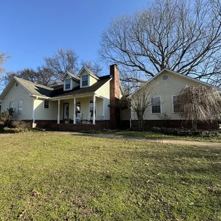 Buy this 4 bed house on 21 Cedar Crest Circle in Jamestown, Clarksville