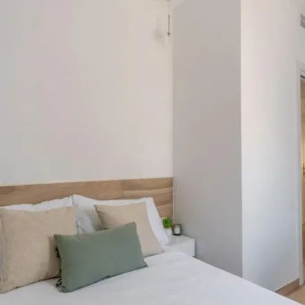 Rent this 5 bed apartment on Calle de Ana María in 7, 28039 Madrid