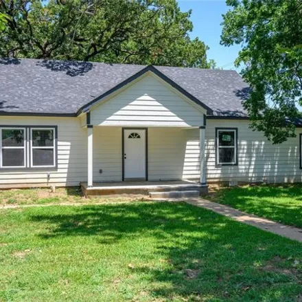 Buy this 4 bed house on Hughes Street in Collinsville, Grayson County