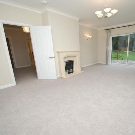 Rent this 4 bed house on Woodside Hill in Chalfont St Peter, SL9 9AL