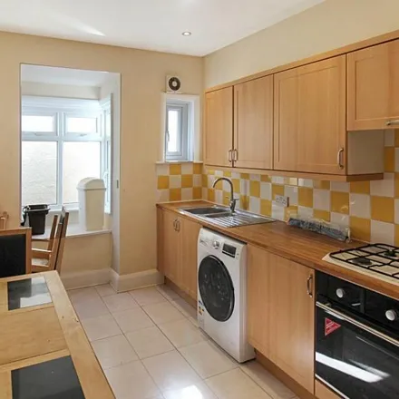 Image 2 - Mortimer Road, Bournemouth, Christchurch and Poole, BH8 9HP, United Kingdom - Apartment for rent