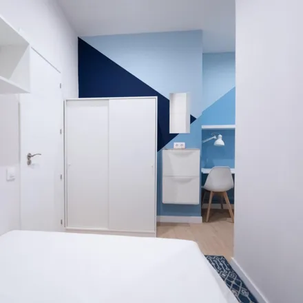 Rent this 6 bed room on El Corte Inglés in Plaça de Catalunya, 14