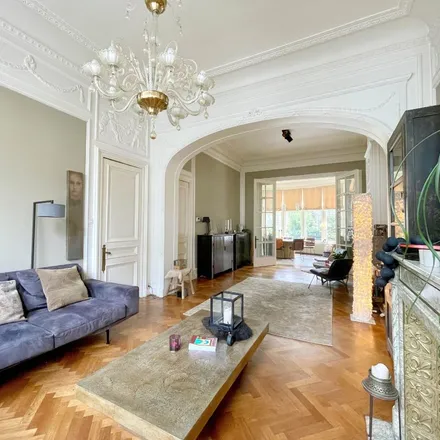 Rent this 4 bed apartment on Beverlaai 25 in 8500 Kortrijk, Belgium