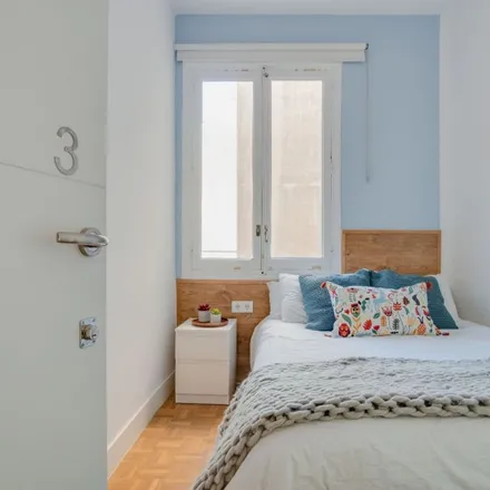Rent this 6 bed room on Madrid in Calle de Fernán González, 44
