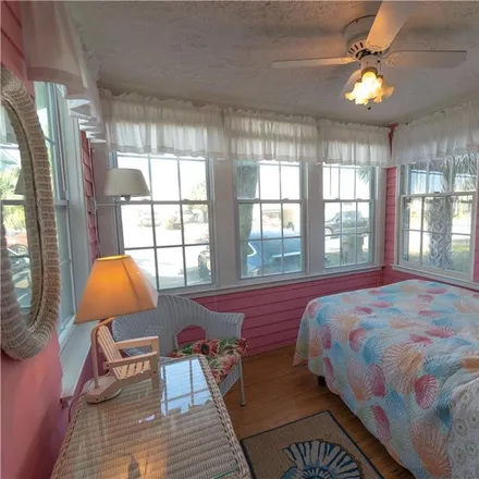 Image 7 - 13 Lovell Avenue, Tybee Island, Chatham County, GA 31328, USA - House for sale