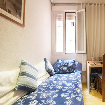 Rent this 3 bed room on Calle de Vallehermoso in 59, 28015 Madrid