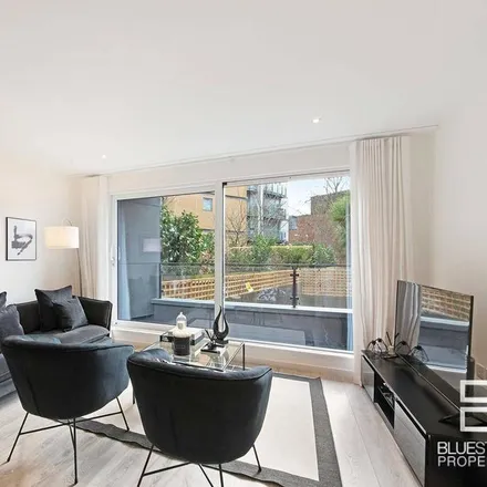 Rent this 2 bed apartment on Calum Court in High Street, London