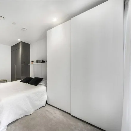 Image 7 - South Garden Point, Sayer Street, London, SE17 1FE, United Kingdom - Apartment for rent