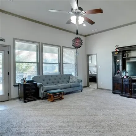 Image 7 - 5004 Lake Park Drive, Sanger, TX 76266, USA - House for sale