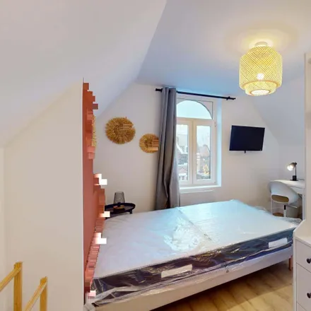 Rent this 3 bed room on 7 Cour Dupont in 59160 Lille, France