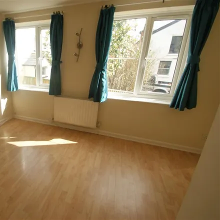 Image 2 - Newbury Street, Whitchurch, RG28 7DN, United Kingdom - Apartment for rent