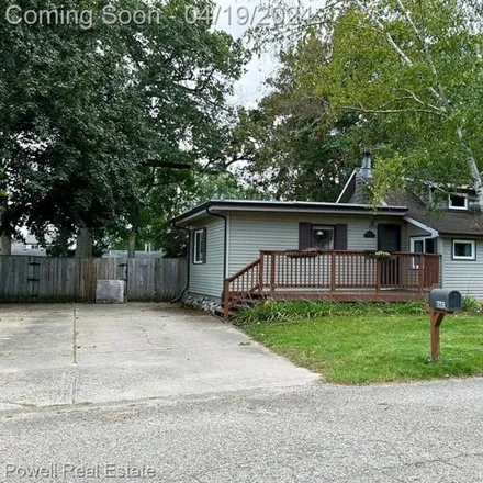 Buy this 4 bed house on 8633 Hibbing Street in Commerce Charter Township, MI 48382