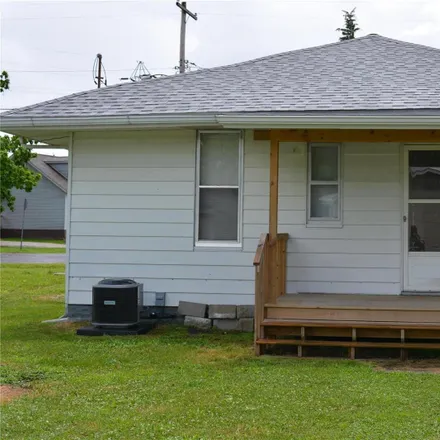 Buy this 2 bed house on 839 East Mill Street in Staunton, Macoupin County