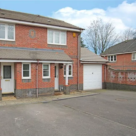 Rent this 2 bed duplex on 4 Amber Close in Reading, RG6 7ED