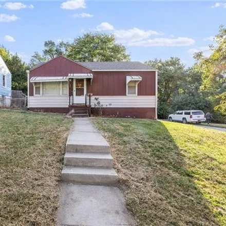 Image 1 - 501 North Bellaire Avenue, Kansas City, MO 64123, USA - House for sale