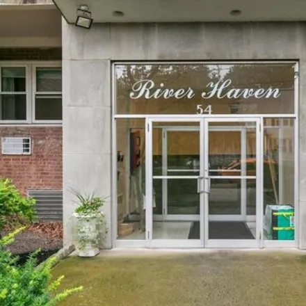 Image 2 - River Haven Cooperative, West North Street, Northfield, Stamford, CT 06904, USA - Condo for sale