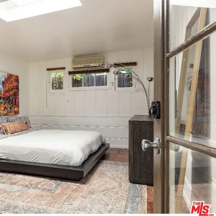 Image 3 - 5715 Allott Avenue, Los Angeles, CA 91401, USA - House for rent