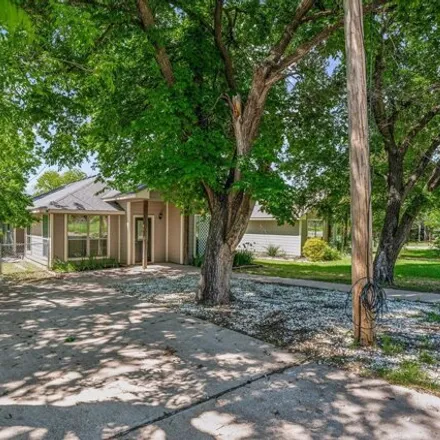 Image 2 - 465 Clay Street, Glen Rose, Somervell County, TX 76043, USA - House for sale