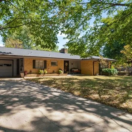 Buy this 4 bed house on 801 North Lincoln Avenue in Sand Springs, OK 74063